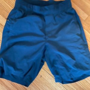 Men's Lululemon lined shorts